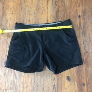 North Face stretchy shorts black size 12